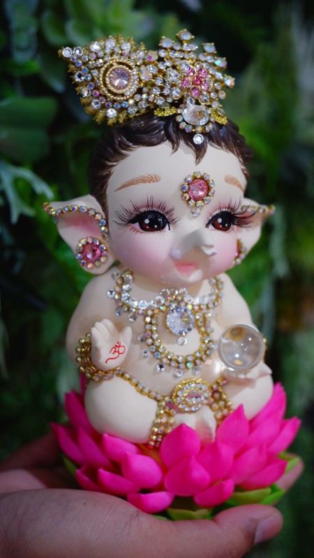 Bal Ganesh - Beautiful Lotus - Ganesh Wallpaper Download | MobCup