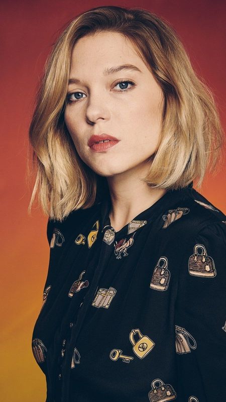 Download Lea Seydoux With Short Hair Wallpaper