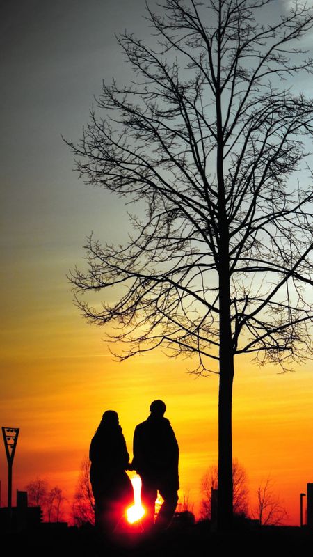 Silhouettes Couple Wallpaper
