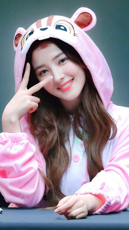 Nancy Momoland Wallpaper Download Mobcup