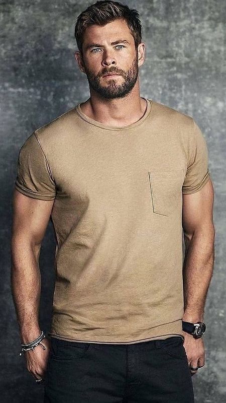 Chris Hemsworth | Handsome Wallpaper Download | MobCup