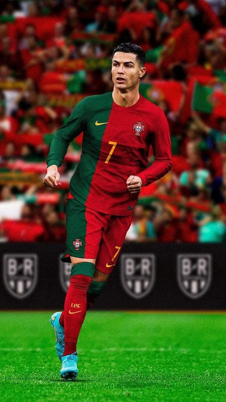 Ronaldo Photos Running On Ground Wallpaper Download | MobCup