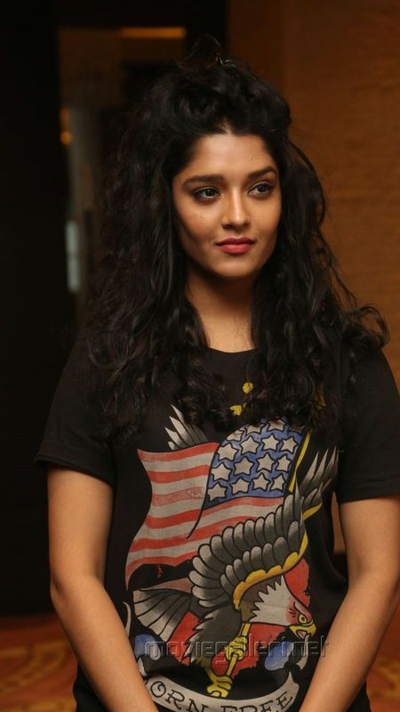 Ritika Singh | South Indian | Beautiful Actress Wallpaper Download | MobCup