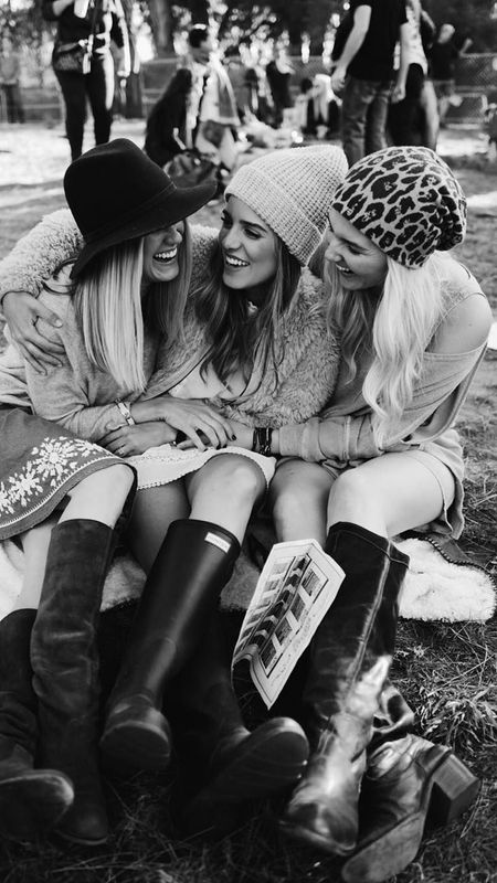 Three Best Friends Black & White Photo Wallpaper Download | MobCup