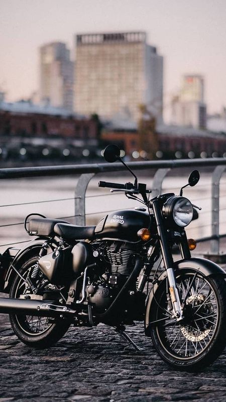 Royal Enfield Live - Parked On Streets Wallpaper Download | MobCup