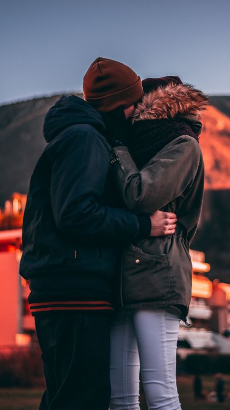 Kiss Love Wallpaper