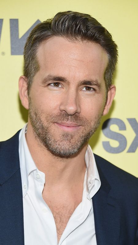 Ryan Reynolds Hollywood Handsome Actor Wallpaper Download Mobcup 