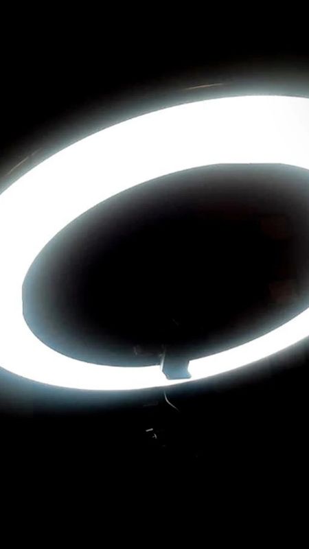 Ring Light - white Wallpaper Download | MobCup