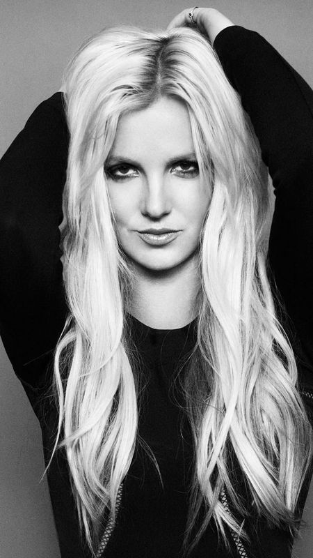 Britney Spears in Black Wallpaper Download | MobCup