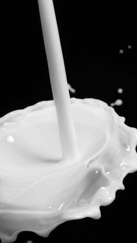 Drippy - Milk Splash Wallpaper Download | MobCup