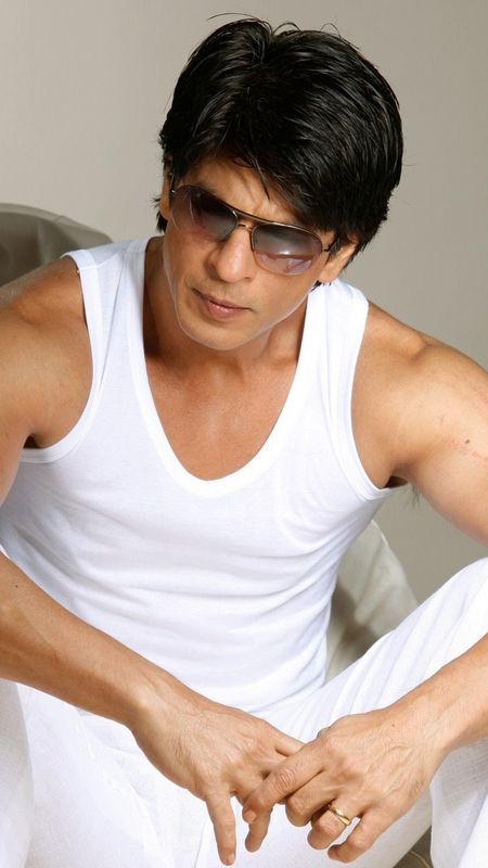 Shahrukh Khan White Sando Wallpaper Download Mobcup 