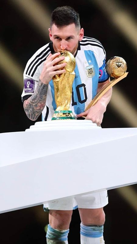 Messi Photos Kissing The World Cup Wallpaper Download | MobCup