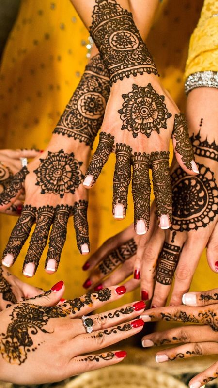 250+ Simple Mehndi Design Photos Ideas for Brides To Be