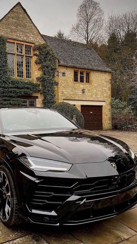 Lamborghini Urus | Royal Black Wallpaper Download | MobCup