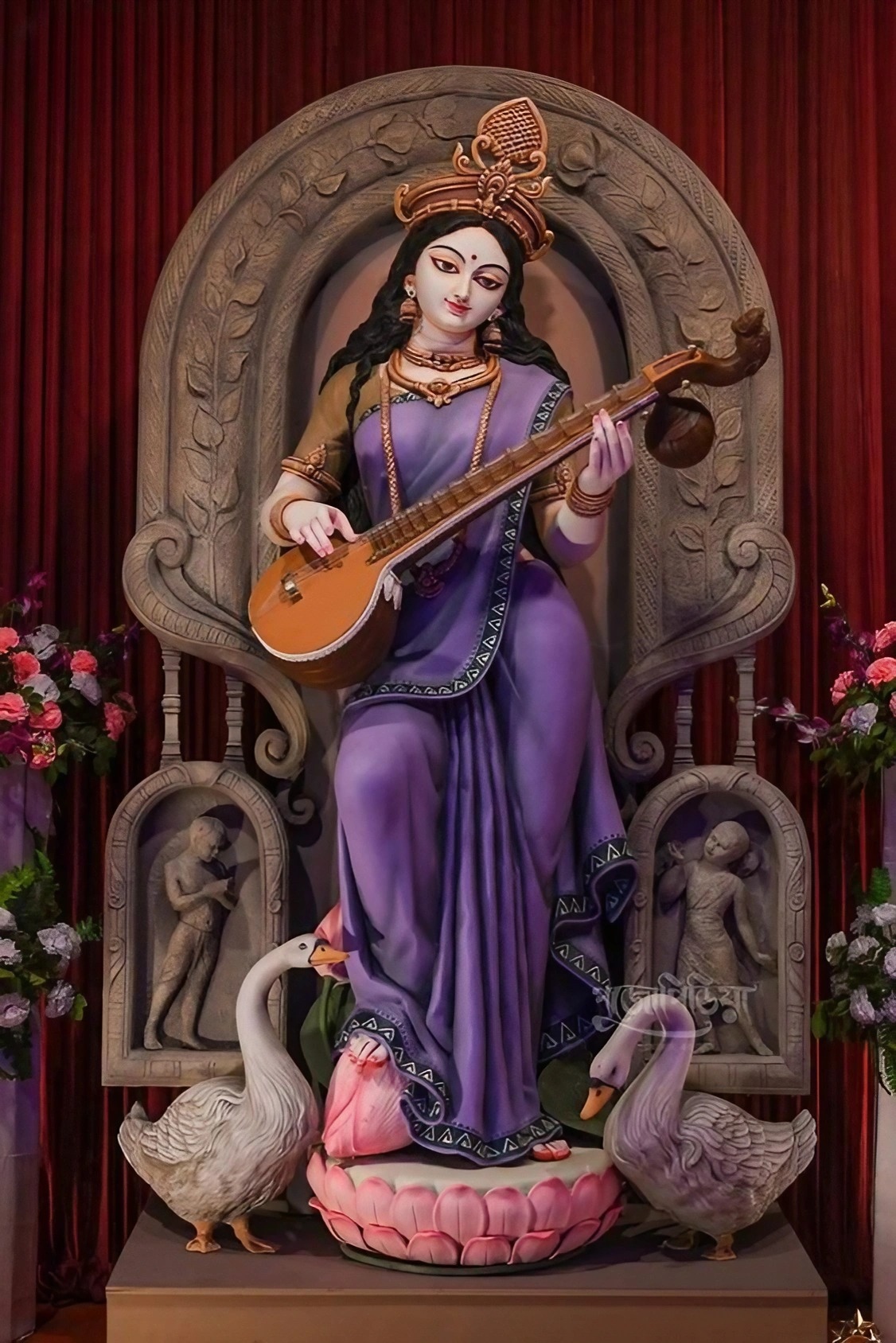 Saraswati Mata Ke - Statue