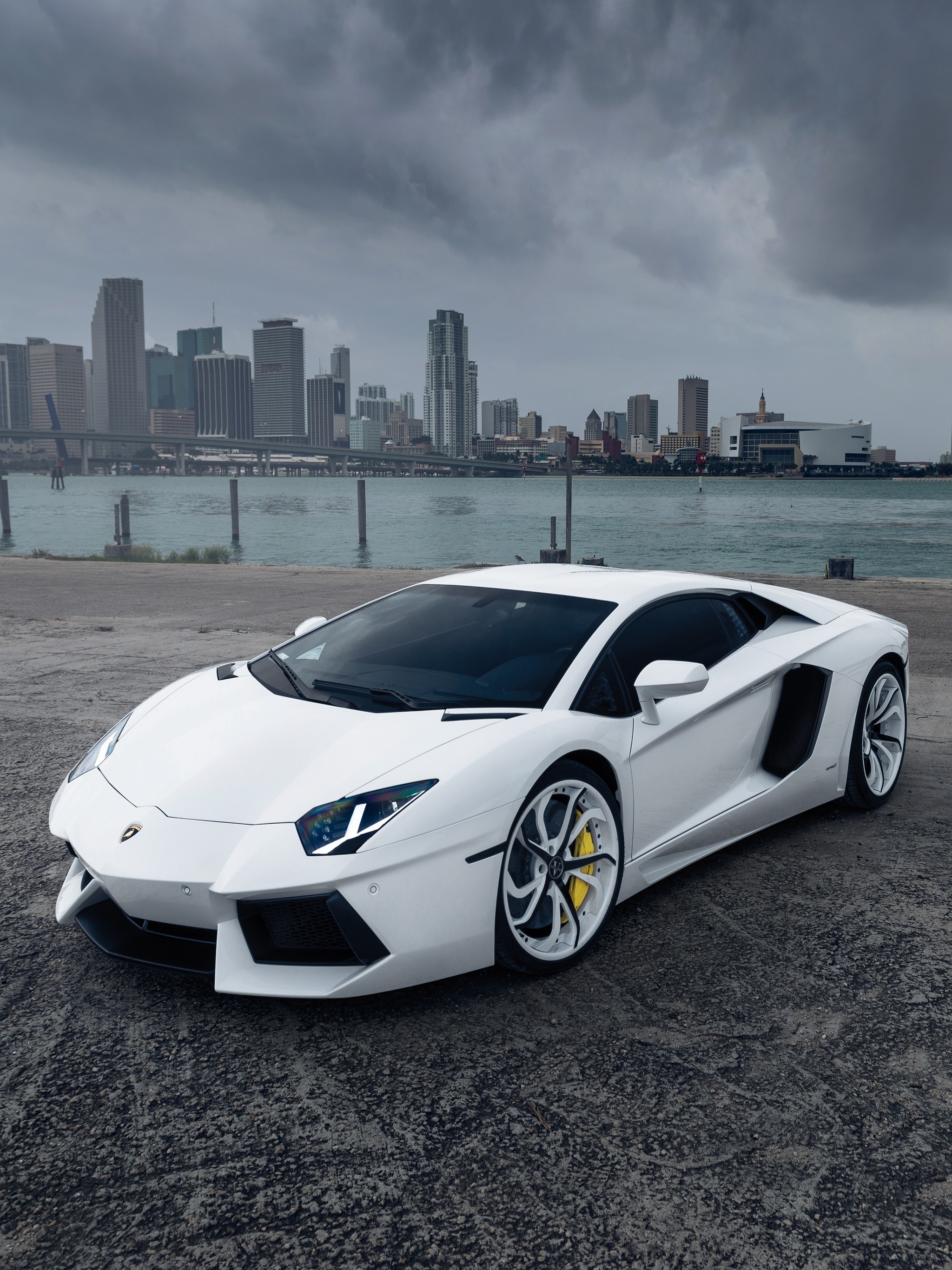 Lamborghini | White Lamborghini